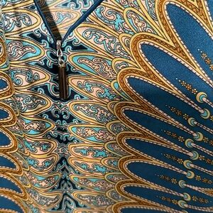 Oscar de la Renta Blue and Gold Patterned Kaftan, robe, lounger, kimono. Medium